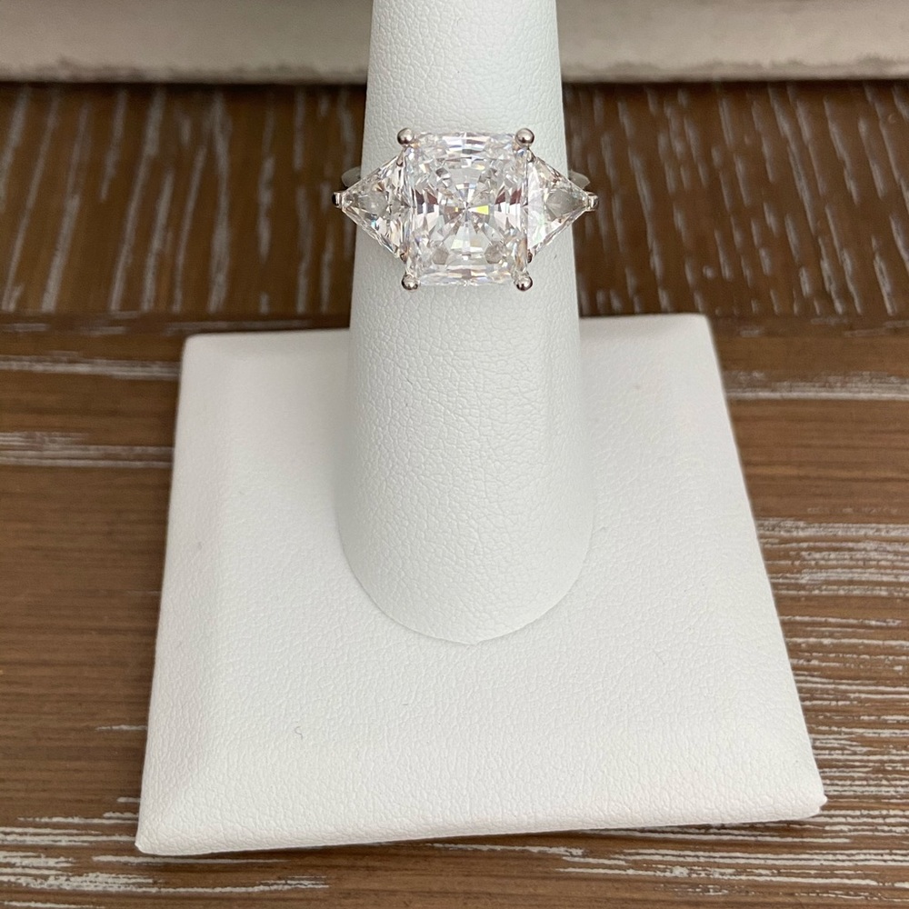 Sterling silver cz fashion ring.